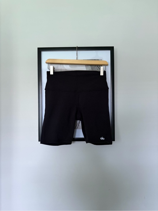 ALO Yoga Pants - Alo High-Rise Bike Shorts in Black